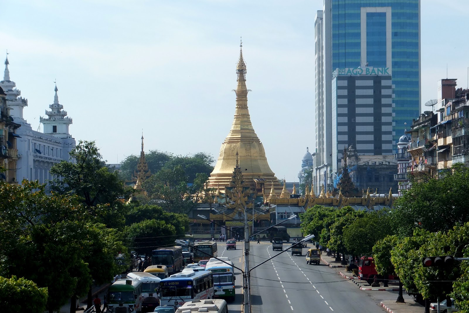 Янгон мьянма. Рангун Мьянма. Город Янгон Мьянма. Мьянма Нейпьидо город. Рангун Мьянма небоскребы.