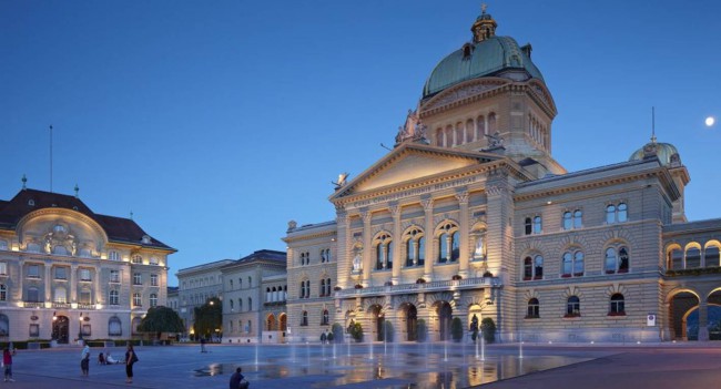 Первый Парламент в Швейцарии был образован в 1848 году в Берне, а вот своего здания у Парламента не было более 50 лет. Его начали строить только в 1894 году, а продолжалось строительство до 1902 г. С тех самых пор и до наших дней в здании Парламента заседает швейцарское Правительство. 