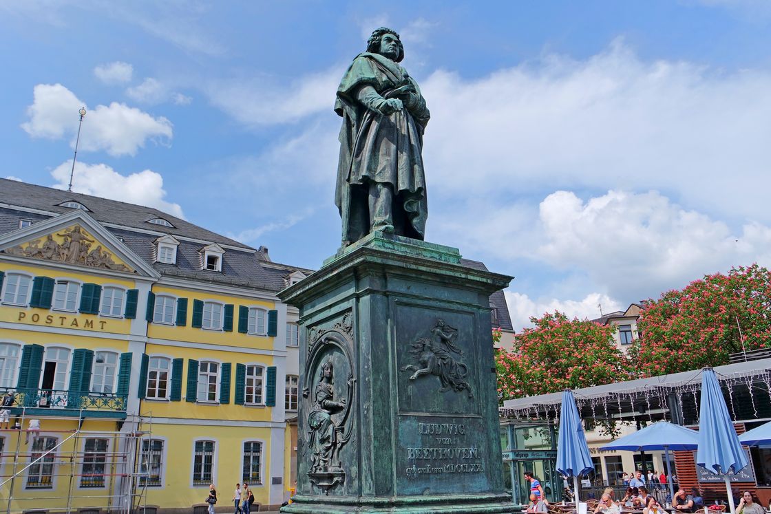 Памятник Бетховену в городе Бонн