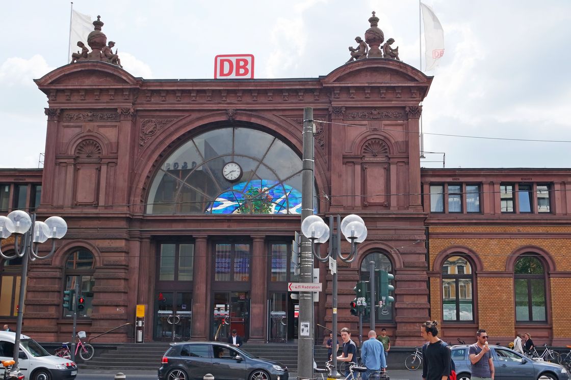 Железнодорожный вокзал города Бонн