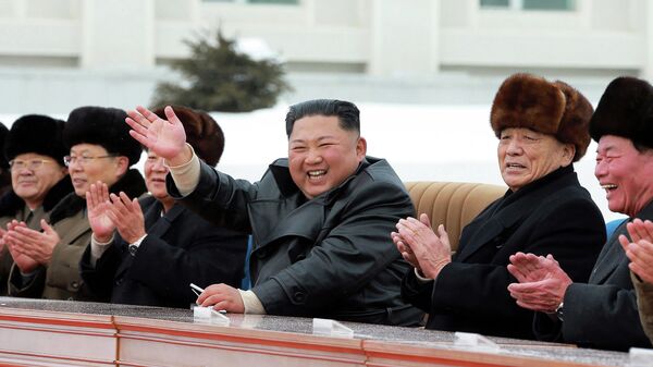 Лидер Северной Кореи Ким Чен Ын на открытии нового города Самчжиён в Северной Корее