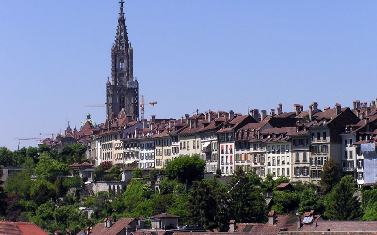 В центре европы 3 класс окружающий мир. Берн Швейцария. Швейцария столица Берн. Швейцария в центре Европы. Берн центр.