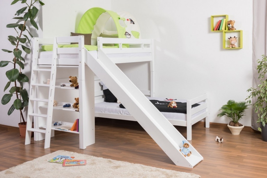 Детская двухъярусная кровать с лестницей и горкой