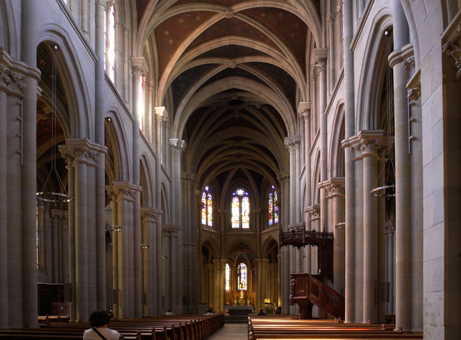 Внутри базилики Нотр-Дам