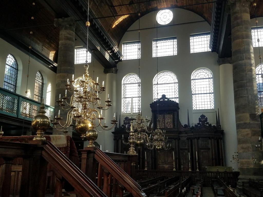 интерьер синагоги