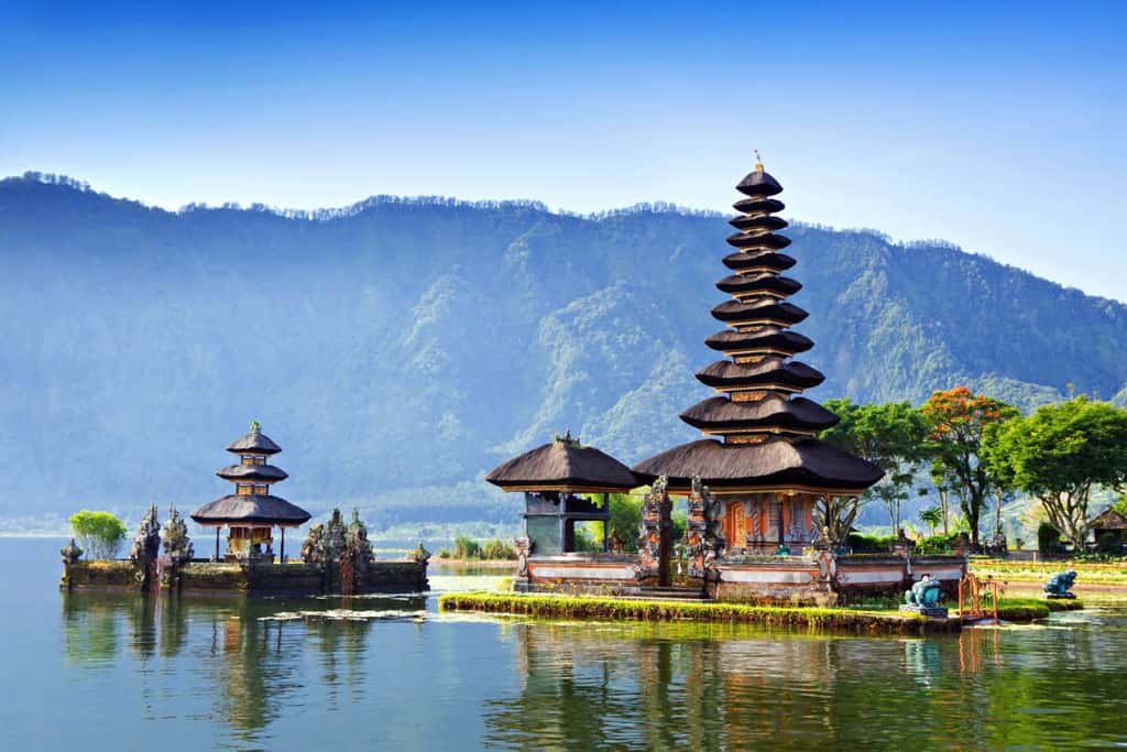 Пагода в Индонезии