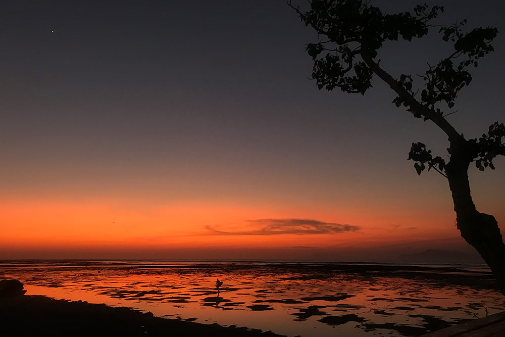 Где бы вы ни остановились, вы точно привезете с Бали фото феерических закатов