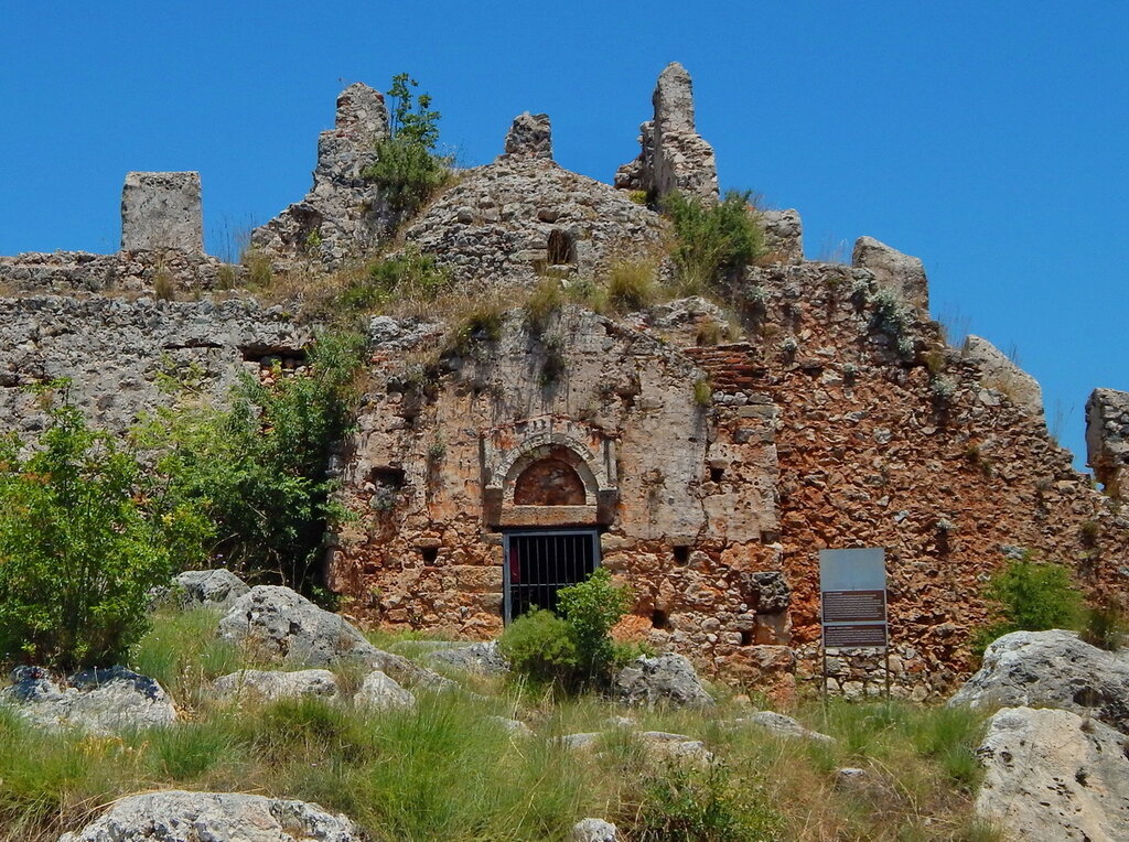 Христианская церковь в Аланийской крепости
