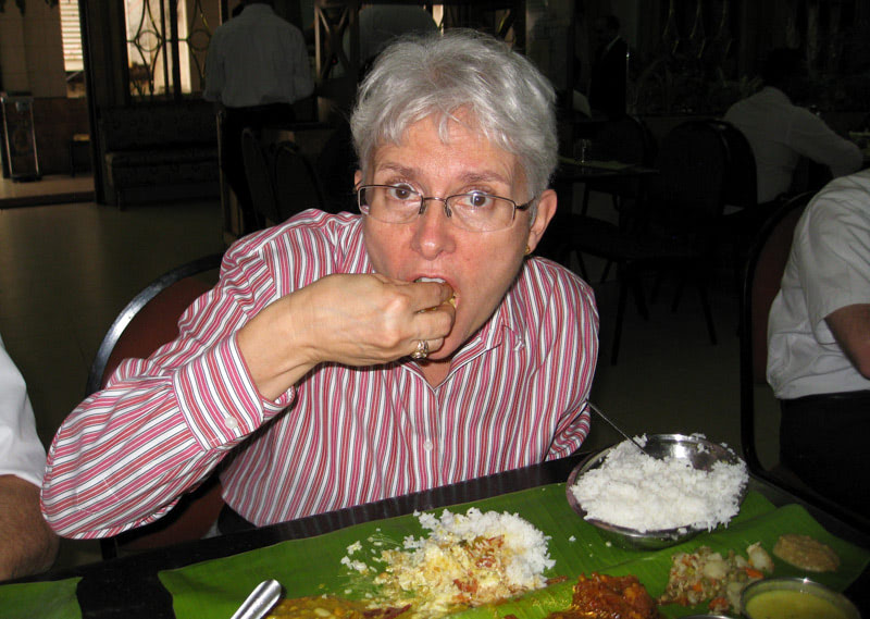 Индийские блюда едят руками