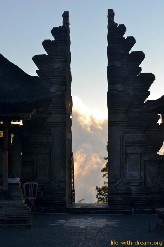 Самый высокий храм на Бали - Pura Pusak Penulesan (Pura Tegeh Koripan)