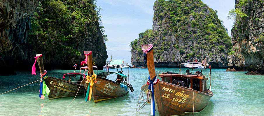 phuket-tourist-boat-thailand