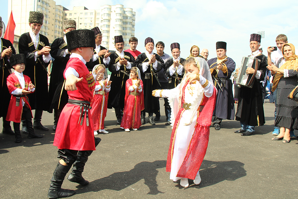 Дагестан народ название. Республика Дагестан национальный костюм. Народы Дагестана. Дагестан многонациональная Республика. Дагестан население.