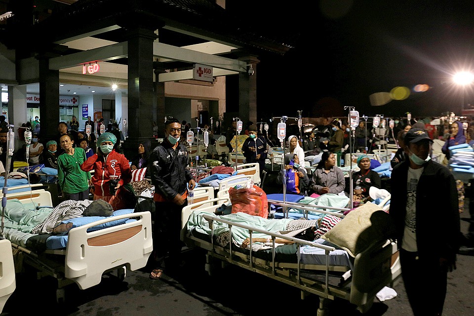 По последним данным, погибли 91 человек, все они - местные жители. Счет получивших травмы разной степени тяжести идёт на сотни. Фото: REUTERS