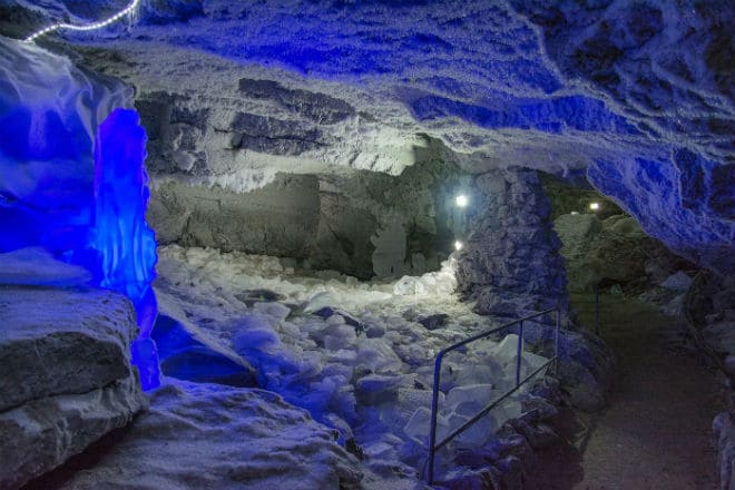 Полярный грот Кунгурской ледяной пещеры