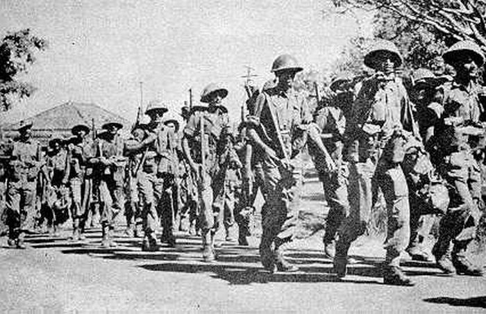 ​Индийские солдаты маршируют по дорогам Гоа - Конец Португальской Индии 