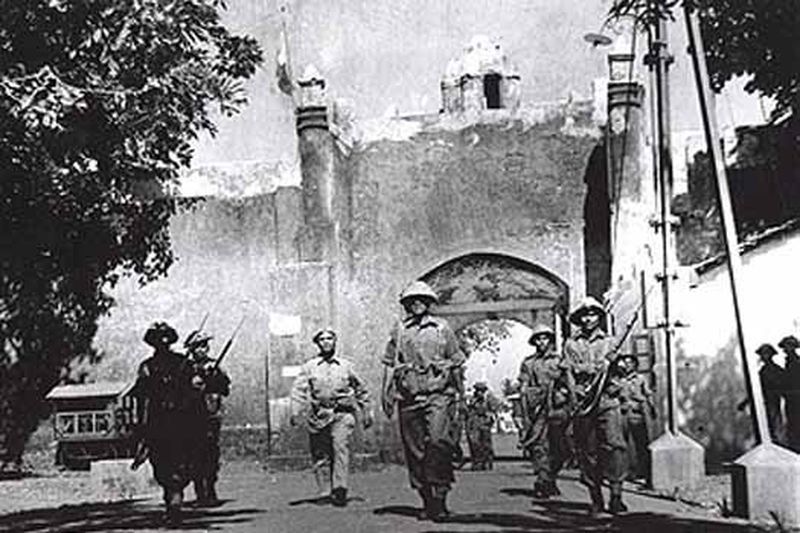 ​Индийские солдаты входят в Панджим, 1961 год - Конец Португальской Индии 