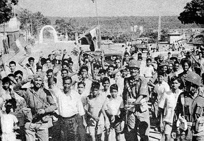 ​Жители Гоа встречают индийскую армию, 1961 год - Конец Португальской Индии 