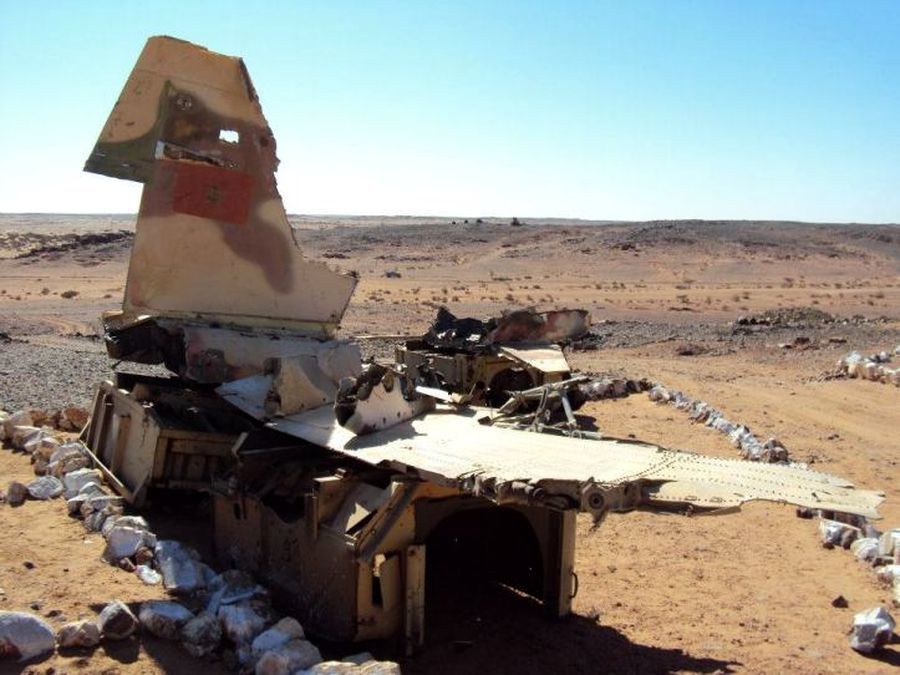 ​Останки сбитого Ф-5 Королевских ВВС Марокко в Сахаре. blogdebanderas.com - Западная Сахара: страна за Стеной 