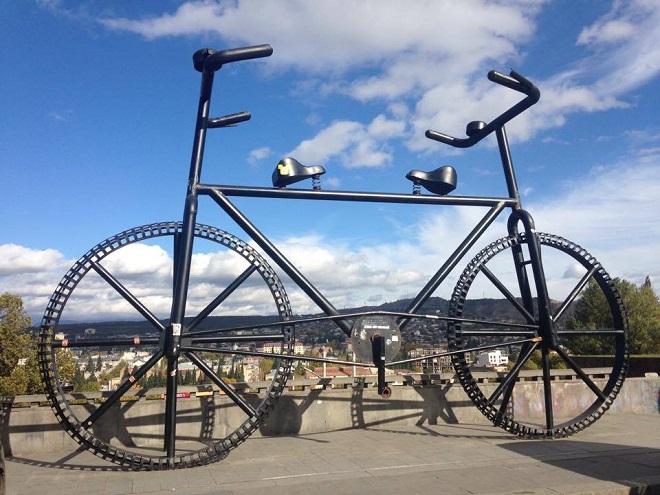 Памятник гигантскому велосипеду