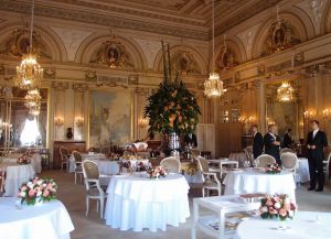 Ресторан Le Louis XV изнутри
