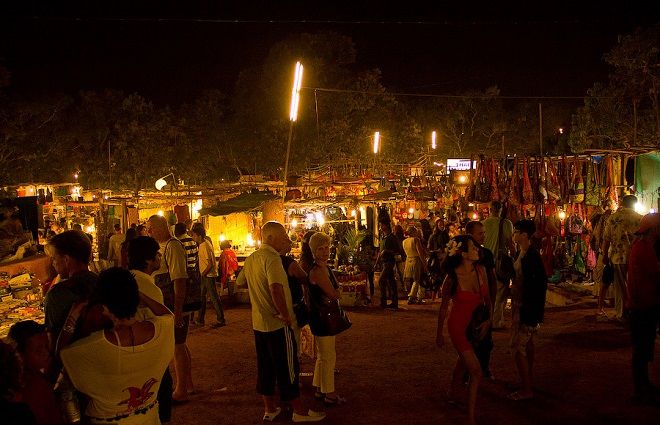 Ночной базар в Арпоре
