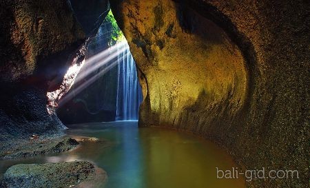 Водопад Тукад Чепунг (Tukad Cepung Waterfall)