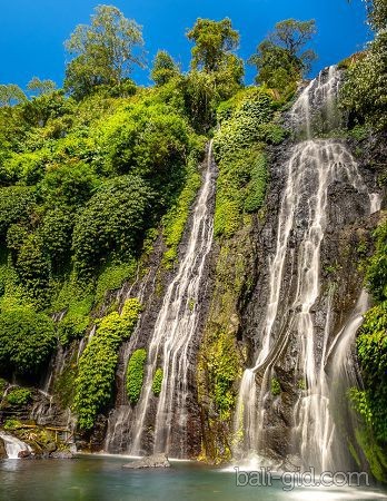 Водопад Баньюмала (Banyumala Twin Waterfalls)