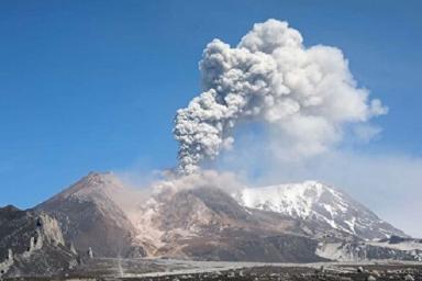 Вулкан на Камчатке выпустил девятикилометровый столб пепла